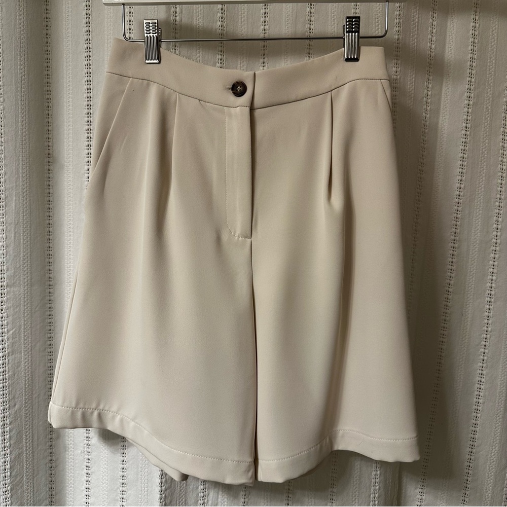 MELLODAY Cream Women's Bermuda shorts | S